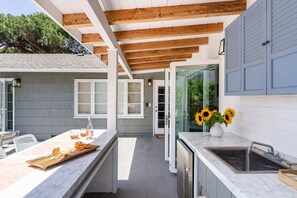Fridge, microwave, oven, stovetop - Gorgeous 4-bd Haven, steps from Windansea Beach (San Diego)