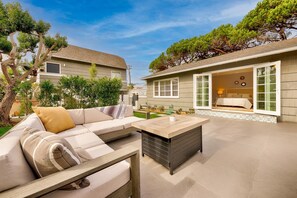 Terrace/patio - Gorgeous 4-bd Haven, steps from Windansea Beach (San Diego)