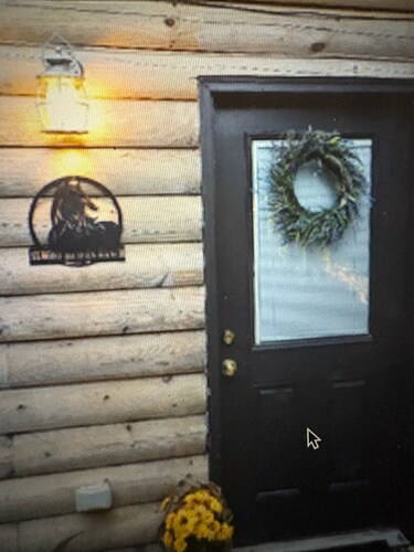 OMG!!! Cozy Log GUEST CABIN on Horse Ranch w Mountain Views. Pet Friendly!