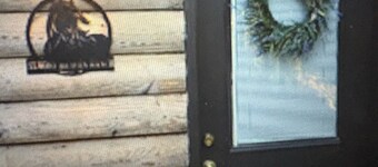 OMG!!! Cozy Log GUEST CABIN on Horse Ranch w Mountain Views. Pet Friendly!