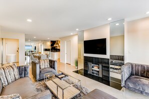 Télévision, cheminée