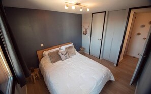 2 bedrooms - 90m from ski slopes, 1st floor, balcony, tv, ski locker, 50m², Valmorel (Valmorel)