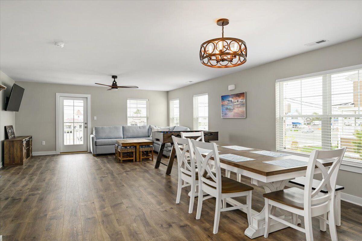 Luxurious & Comfy ~ 1 Block to Beach ~ ♛Royal Beds