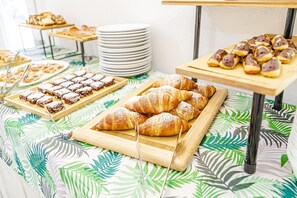Free daily buffet breakfast  - Hotel Ben Hur Beach & Breakfast (Cesenatico)