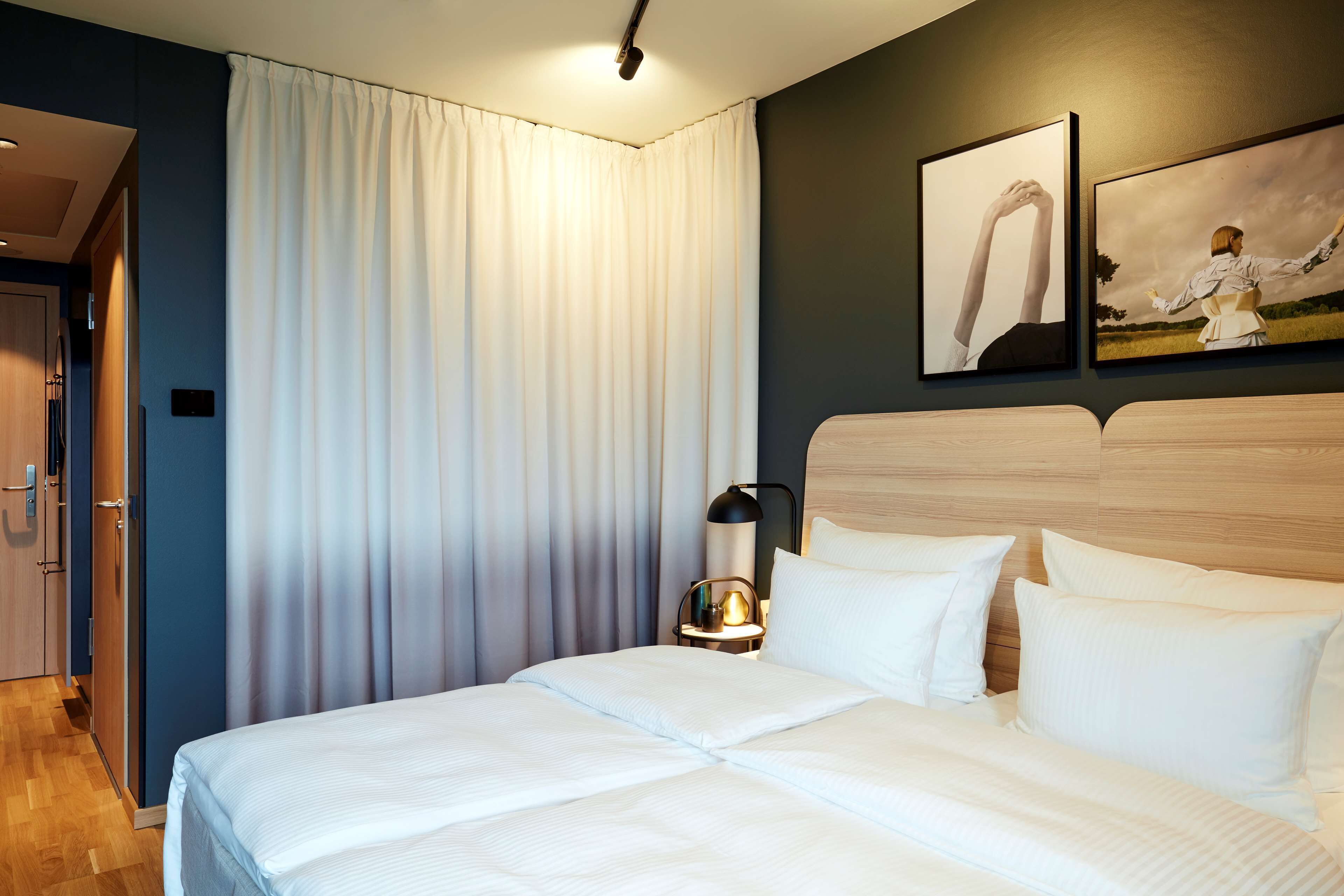 Superior Room, Club Lounge Access (King) | Hypo-allergenic bedding, in-room safe, desk, laptop workspace