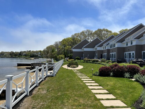 Beautiful Beach Front 1 Bedroom Triplex