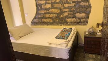 Ropa de cama de alta calidad, minibar, muebles diferentes y wifi gratis