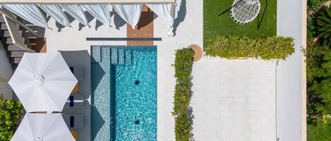 Et oppvarmet basseng