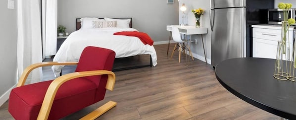 1 bedroom, desk, iron/ironing board, WiFi