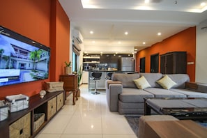 Vila | Área de estar | Smart TV 55 polegadas com canais a cabo, TV