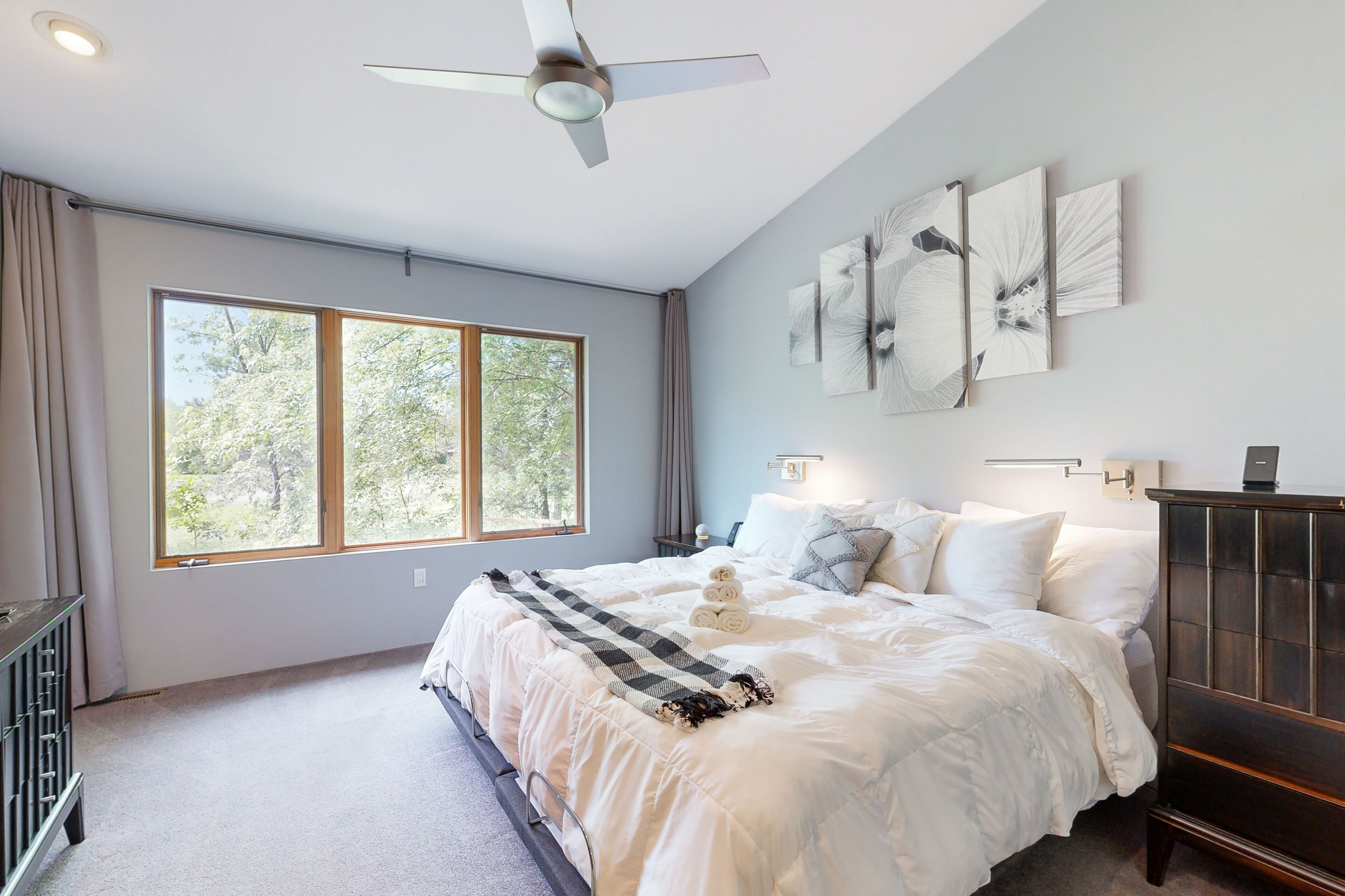 4 chambres, bureau, fer et planche à repasser, accès Internet