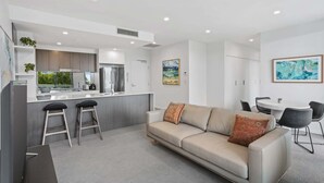 Unclassified image, 5 of 18, button