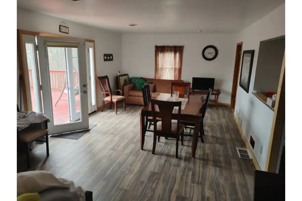 4 Bedroom home, 2 large decks, handicap accessible