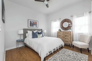 2 habitaciones, tabla de planchar con plancha, wifi y ropa de cama 