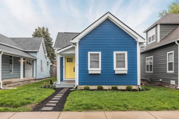 Exterior - The Little Blue Cottage in Fountain Square (Indianapolis)