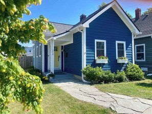 Exterior - The Little Blue Cottage in Fountain Square (Indianapolis)