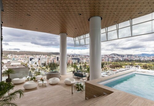 Luxurious 1-bedroom Condo in Iconic City Building at La Carolina, Quito