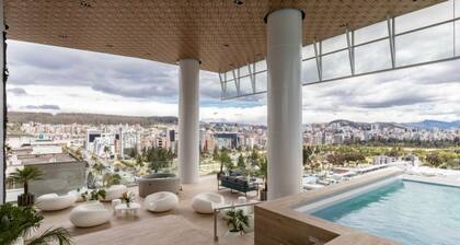 Luxurious 1-bedroom Condo in Iconic City Building at La Carolina, Quito