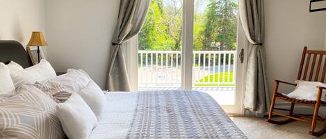 4 dormitorios, tabla de planchar con plancha, cuna de viaje