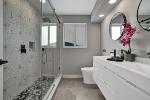 Shower, hair dryer, towels, soap - NEW! Spacious Relaxing Home With  Boat Dock (Hollywood)