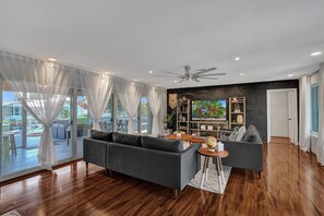 Smart TV y futbolito 