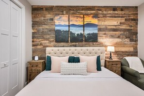 2 slaapkamers, een strijkplank/strijkijzer, gratis wifi, beddengoed