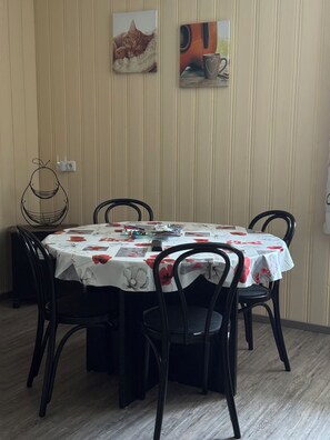Dining - Cozy vacation apartment with terrace (Wegscheid)