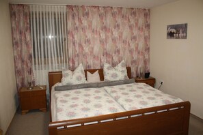 2 bedrooms, desk, iron/ironing board, WiFi - Cozy vacation apartment with terrace (Wegscheid)