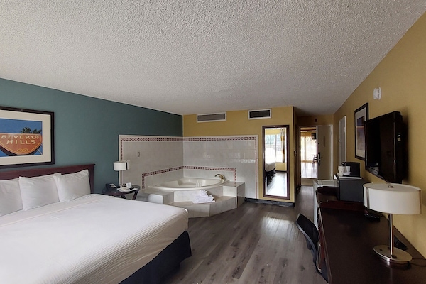 Deluxe Room, 1 King Bed | Desk, blackout drapes, iron/ironing board, WiFi (free)