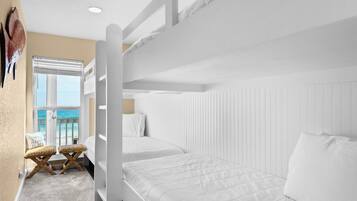 3 soverom, skrivebord, strykejern/-brett og wi-fi (inkludert)