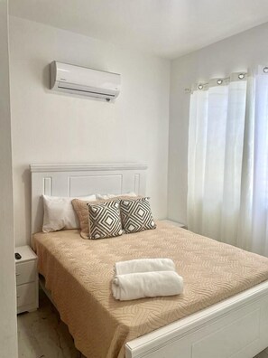3 chambres, fer et planche à repasser, Wi-Fi gratuit, draps fournis