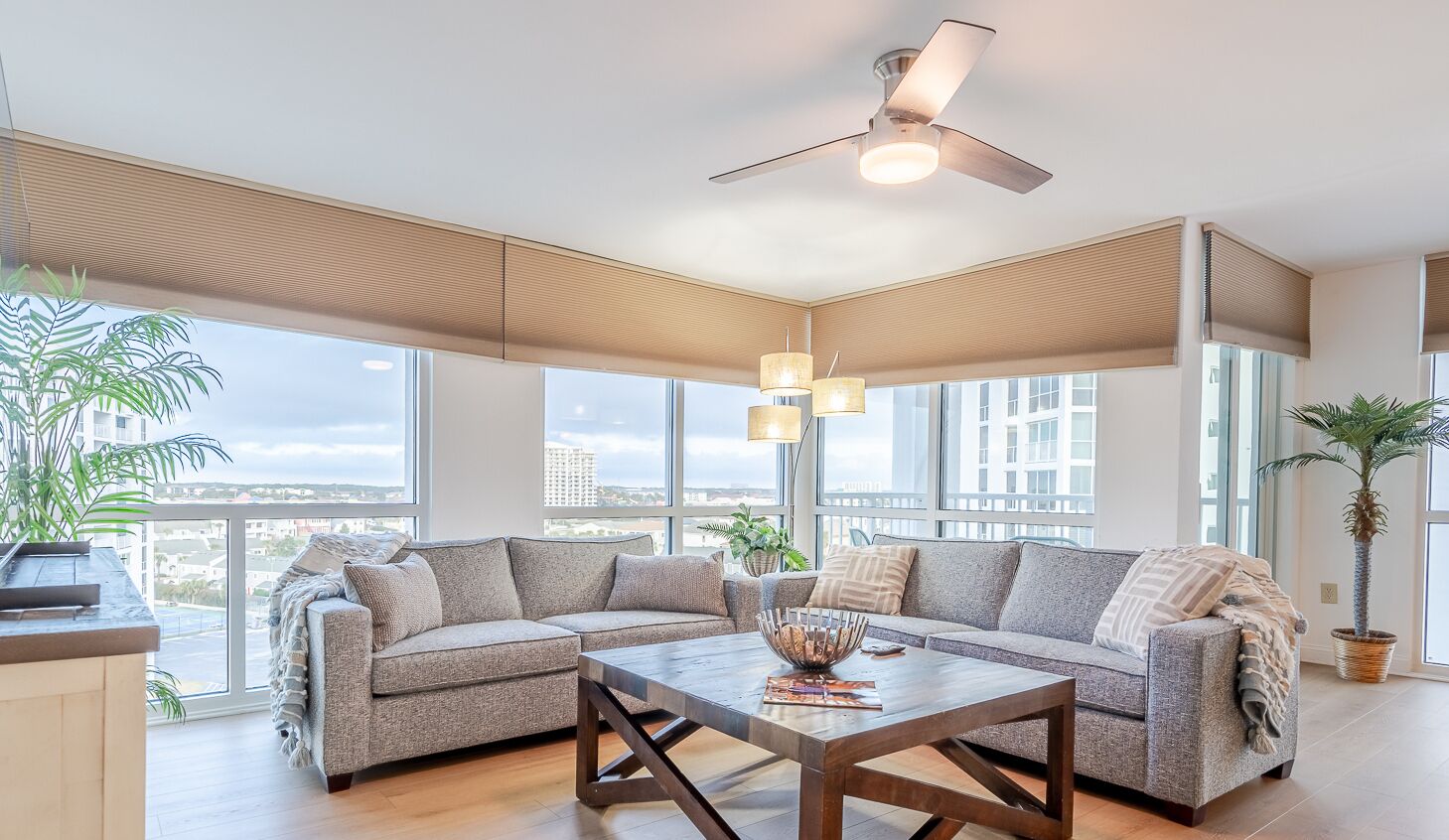 Smart TV, reproductor de DVD, libros y estéreo 