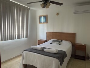 2 bedrooms, iron/ironing board, WiFi