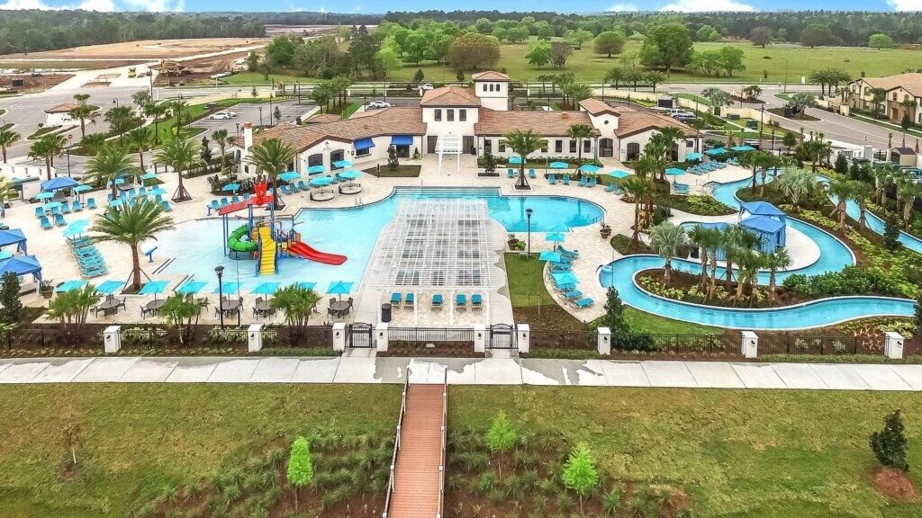 حمّام سباحة مُدفَّأ