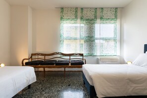 2 bedrooms, iron/ironing board, free WiFi, bed sheets - Por Santa Maria Apartment (Firenze)