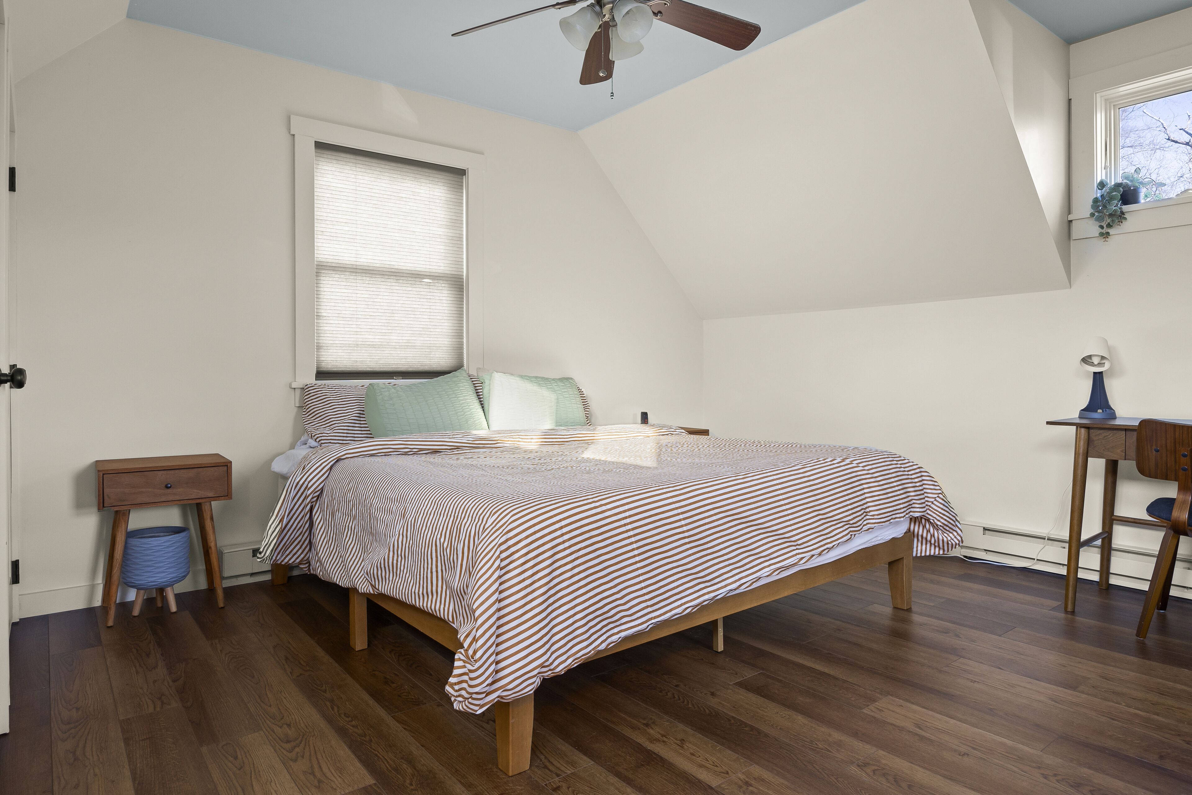 2 bedrooms, desk, iron/ironing board, free WiFi