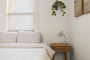 2 habitaciones, escritorio, tabla de planchar con plancha y wifi gratis