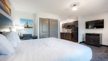 Desk, laptop workspace, iron/ironing board, free WiFi