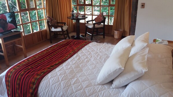 In-room safe, individually decorated, blackout curtains, free WiFi - Iorana (Urubamba)