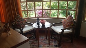 In-room safe, individually decorated, blackout curtains, free WiFi - Iorana (Urubamba)