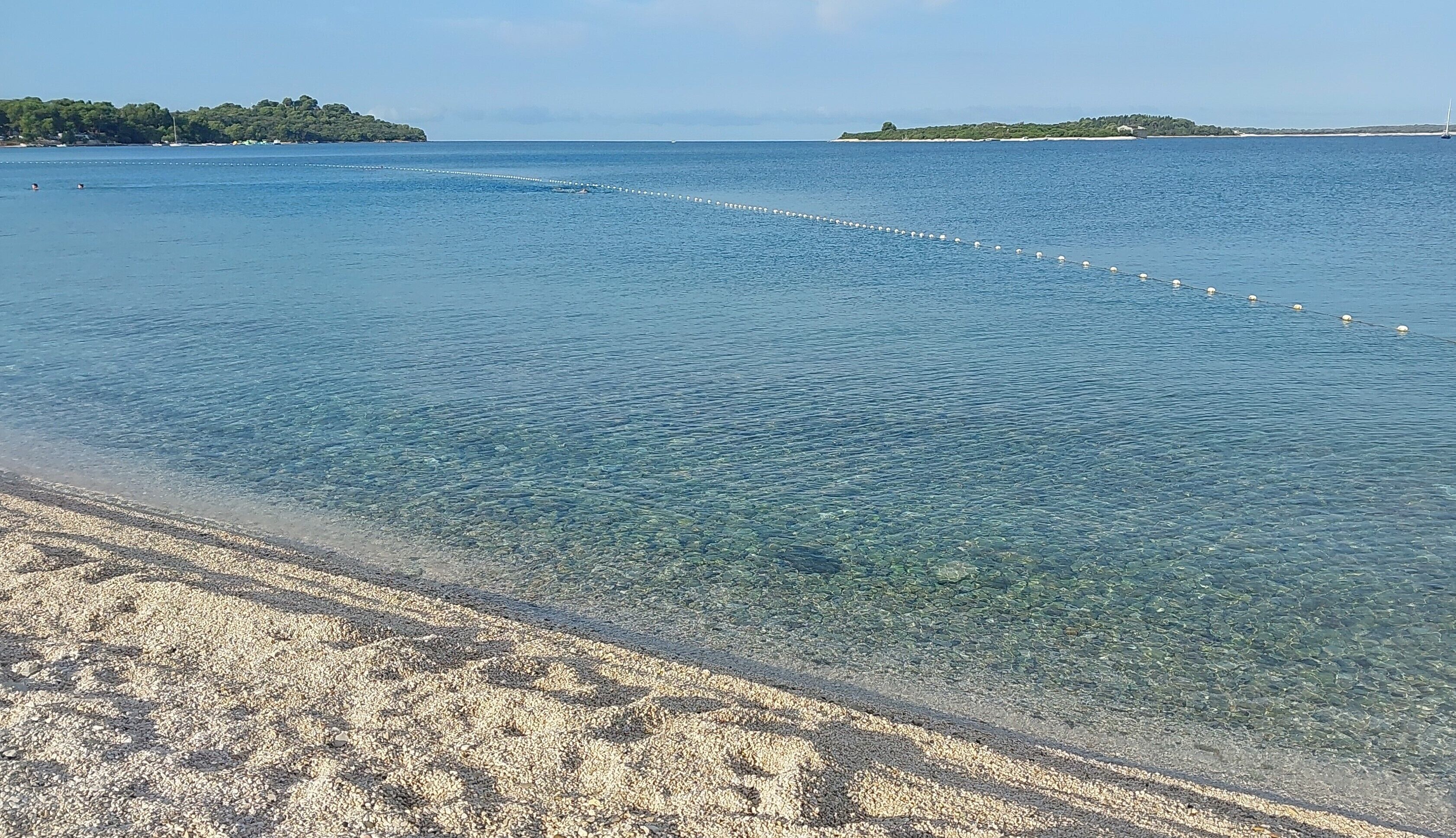 بالقرب من الشاطئ