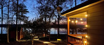 BRANDNEW Modern Farmhouse w/ Hot tub, Playground, Kayaks & Fire pits