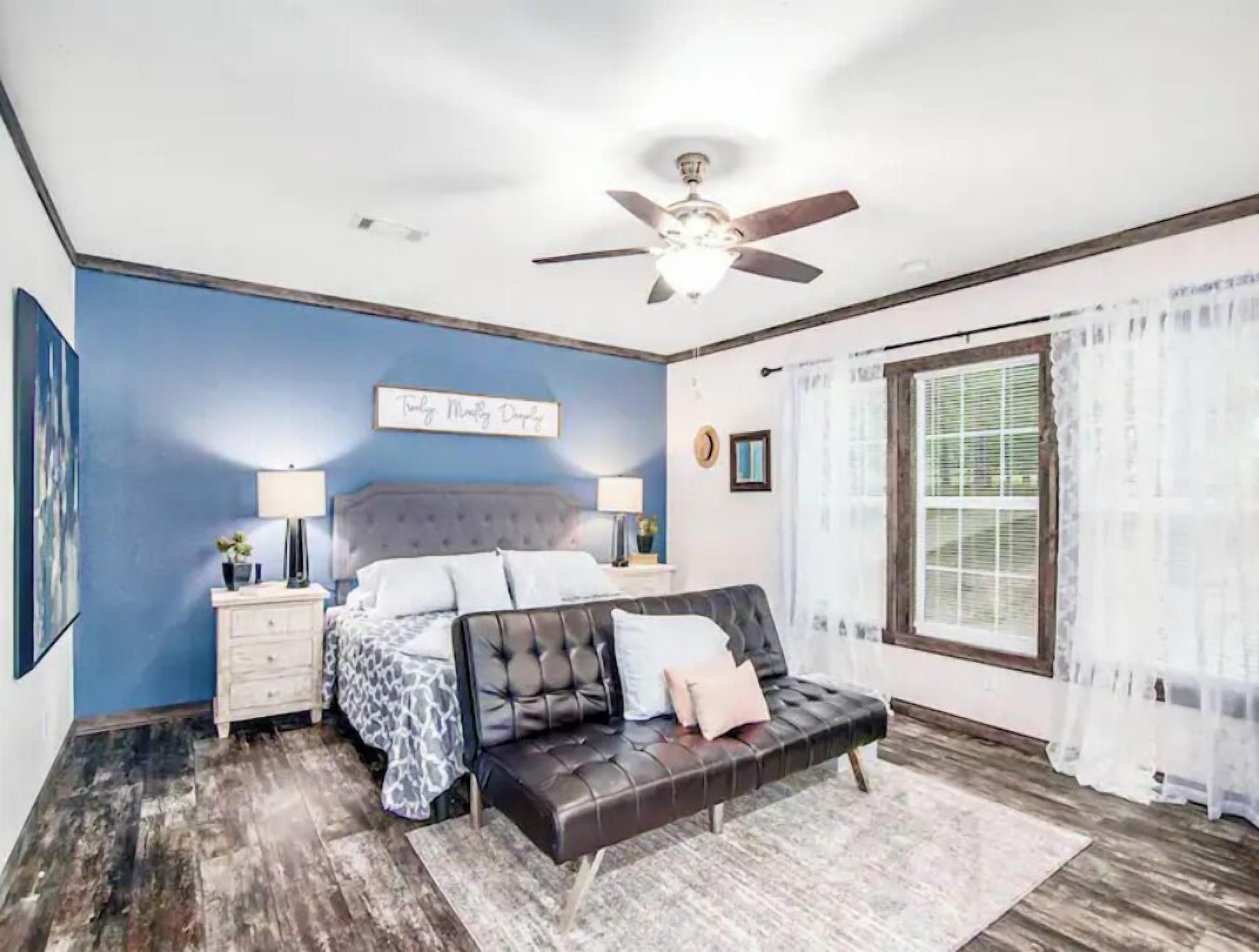 7 多间卧室、办公桌、熨斗/熨衣板、旅行婴儿床