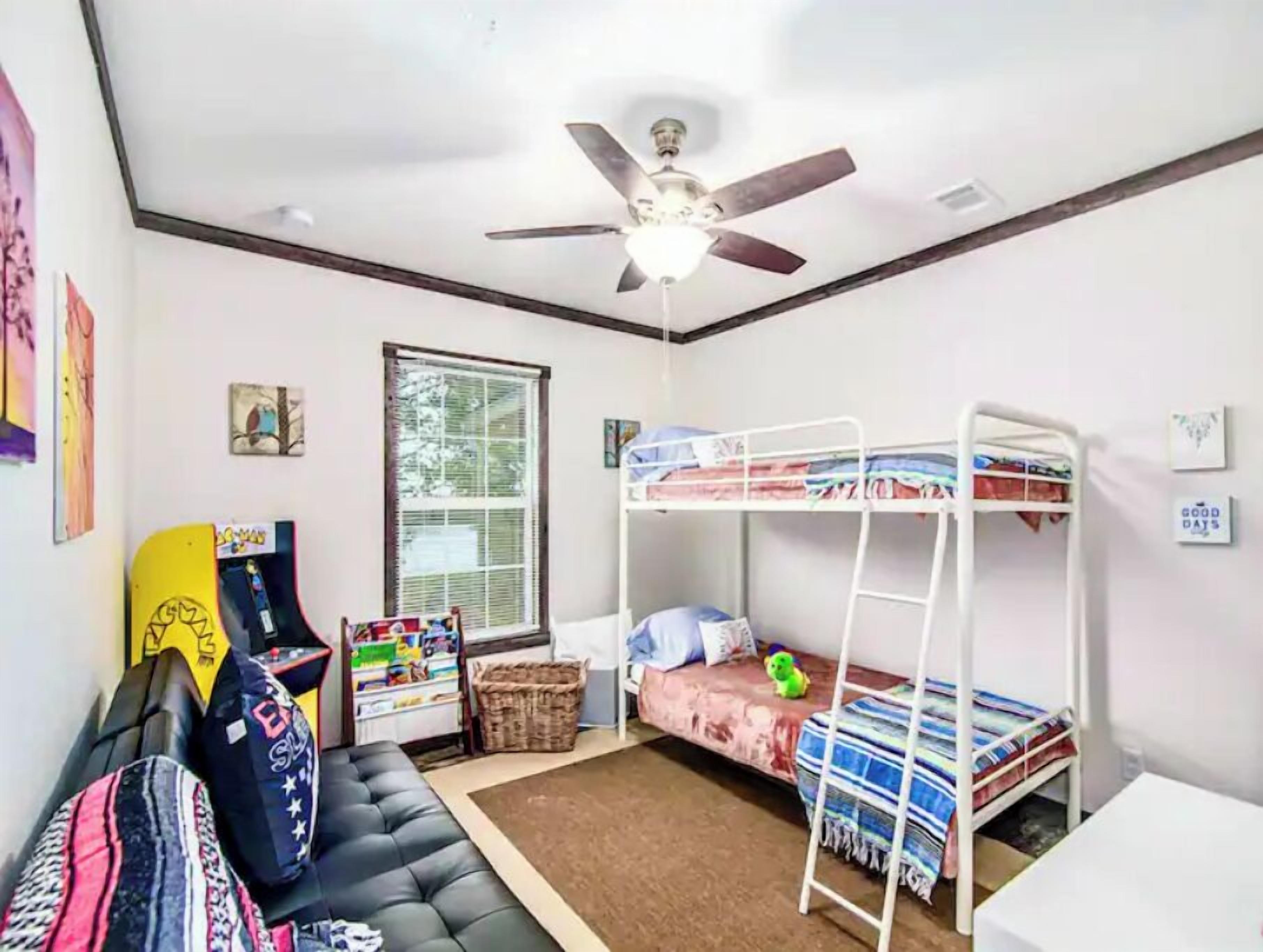 4 bedrooms, desk, iron/ironing board, travel cot