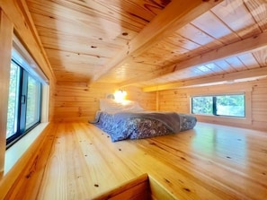 3 bedrooms, travel cot, free WiFi, bed sheets