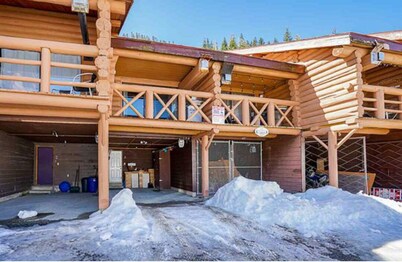 Log cabin Sasquatch Mntn Hemlock close Harrison Hot Springs Weaver Lake Golf A/C