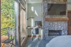 4 bedrooms, desk, iron/ironing board, travel crib