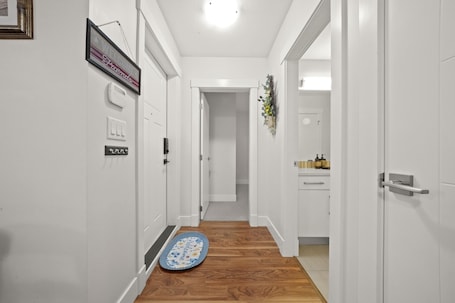 内装. Modern yet comfy 3 bed suite in Surrey