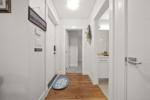 Modern yet comfy 3 bed suite in Surrey