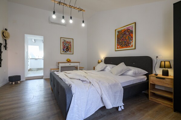 1 bedroom, travel cot, free WiFi, bed sheets